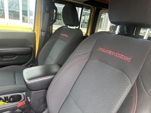 Used 2019 Jeep Wrangler Unlimited Rubicon w/ Cold Weather Group AWD/4WD image 18