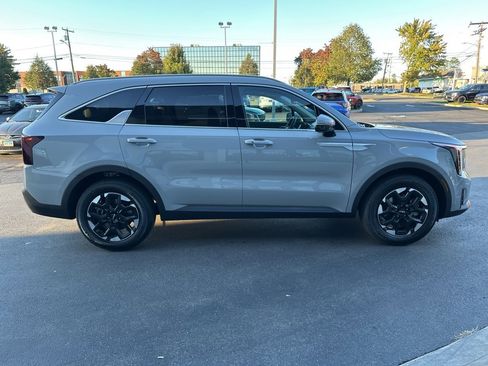 New 2026 Kia Sorento S image 5