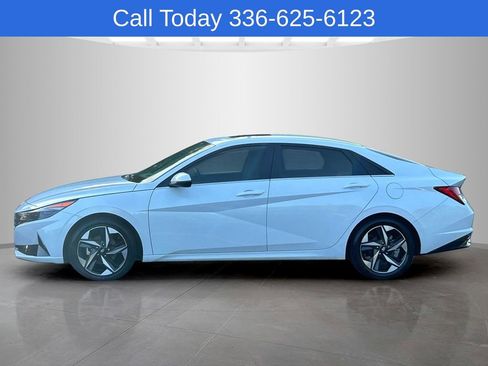 Used 2022 Hyundai Elantra Limited FWD image 2