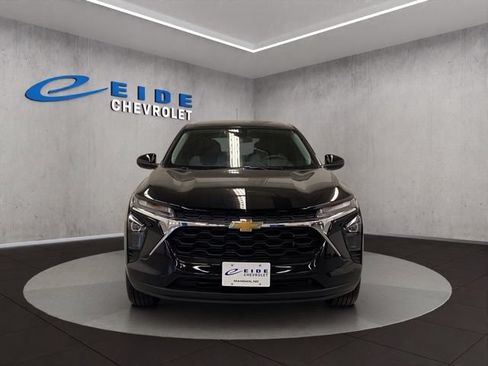 New 2026 Chevrolet Trax LS w/ LS Convenience Package FWD image 9