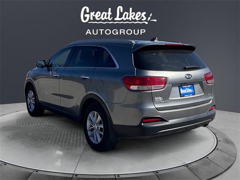 Used 2018 Kia Sorento LX image 3