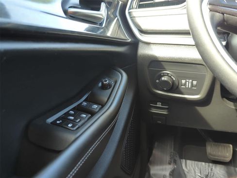 Used 2023 Jeep Grand Cherokee Altitude AWD/4WD image 20