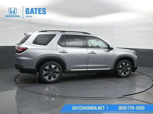 New 2026 Honda Pilot Touring image 3