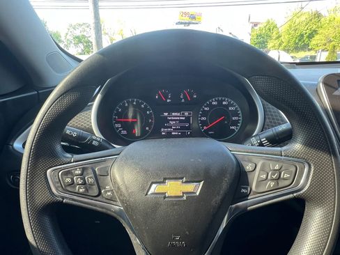 Used 2023 Chevrolet Malibu LT FWD image 18