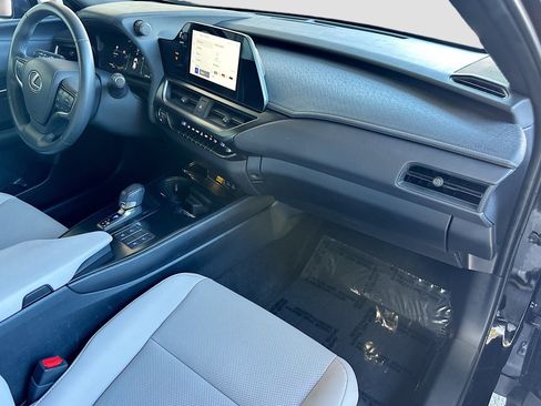 Used 2025 Lexus UX 300h FWD image 18