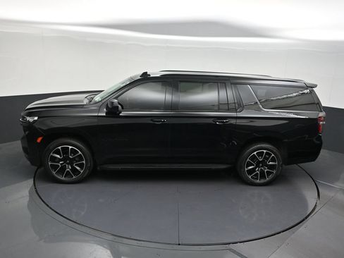 Used 2021 Chevrolet Suburban RST w/ Rear Media and Nav Package RWD image 17