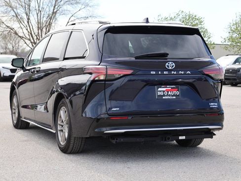 Used 2023 Toyota Sienna Limited AWD/4WD image 11