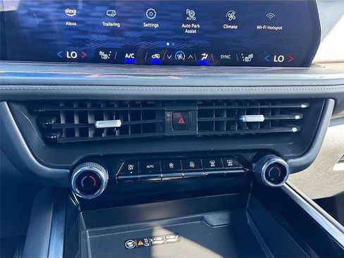 Used 2025 Chevrolet Suburban Z71 AWD/4WD image 19