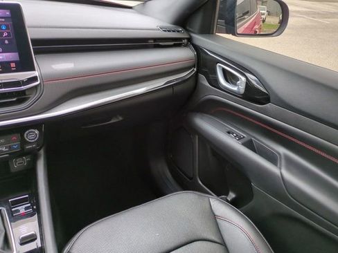 Used 2024 Jeep Compass Trailhawk w/ Trailhawk Elite Group image 17