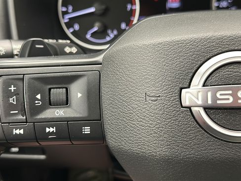 Used 2025 Nissan Rogue SV AWD/4WD image 18