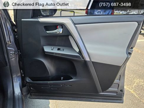 Used 2018 Toyota RAV4 XLE FWD image 43