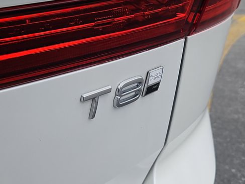 Used 2025 Volvo XC60 T8 Plus w/ Protection Package Premier image 5
