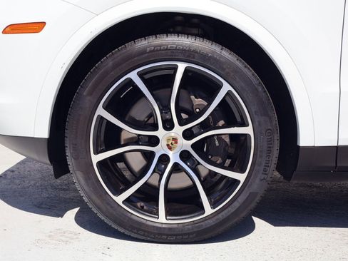Certified 2023 Porsche Cayenne AWD/4WD image 27