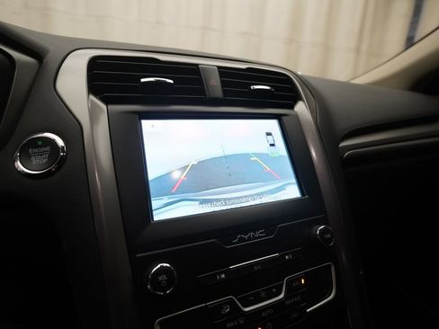 Used 2020 Ford Fusion SE image 21