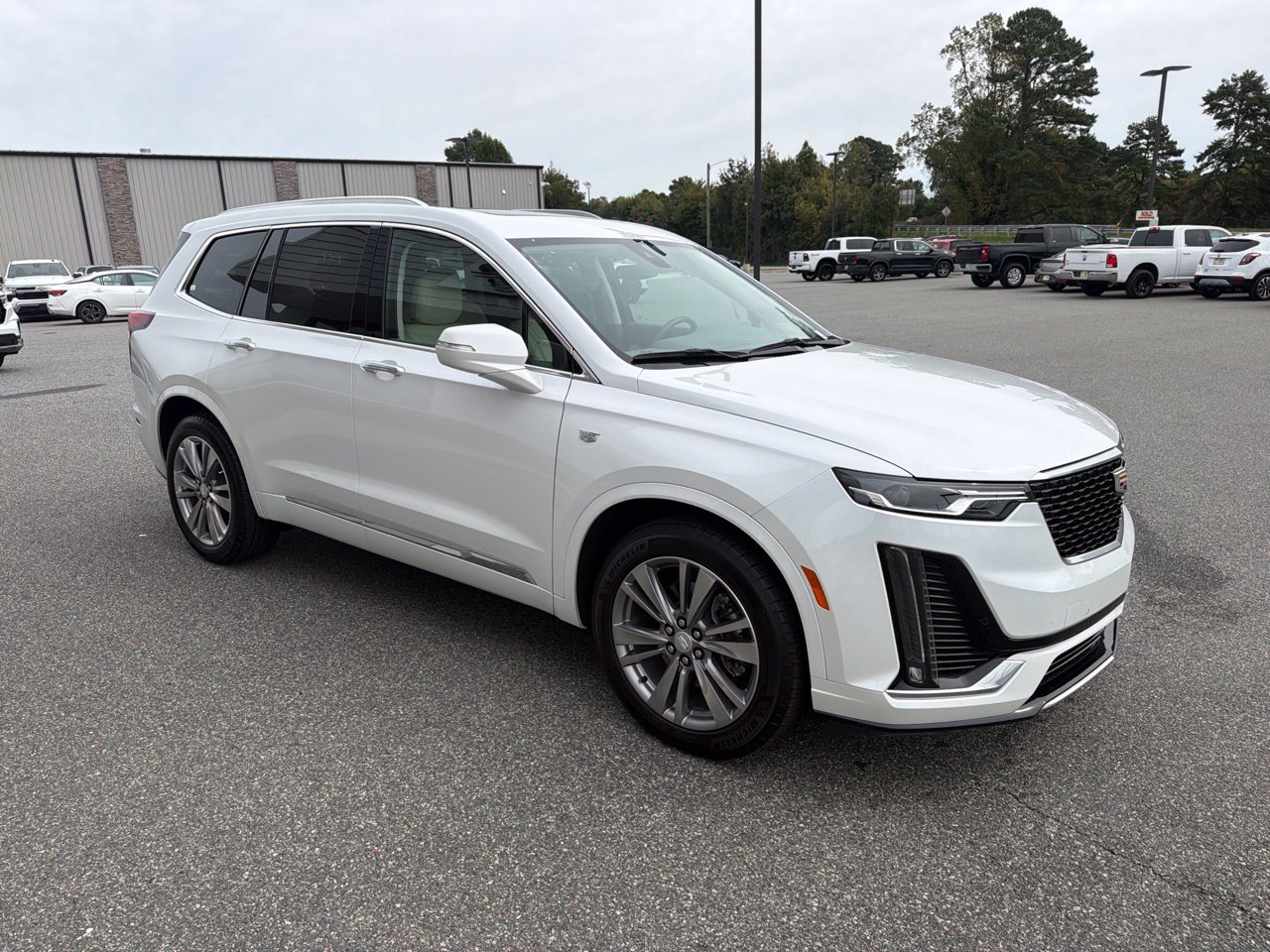 Used 2023 Cadillac XT6 Premium Luxury FWD image 11