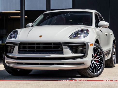 Certified 2022 Porsche Macan S AWD/4WD image 1
