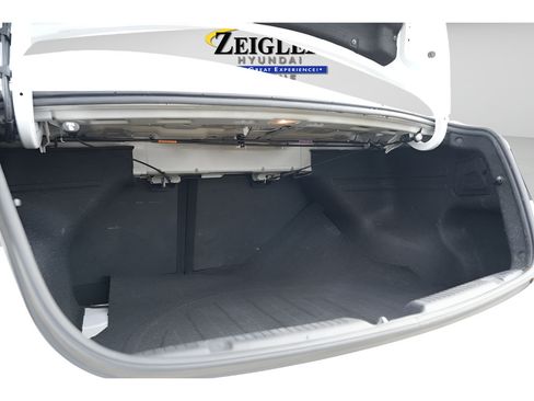 Used 2016 Hyundai Elantra SE w/ Option Group 02 FWD image 11