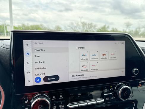 Used 2023 Toyota Highlander Limited image 12