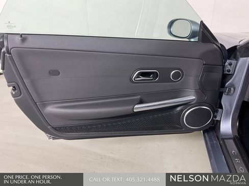 Used 2007 Chrysler Crossfire Limited RWD image 18