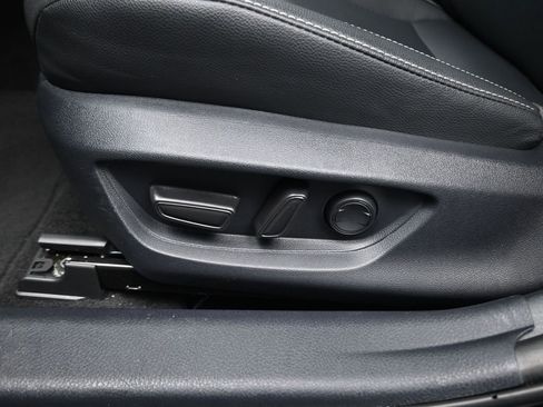 Used 2025 Toyota Camry SE image 13