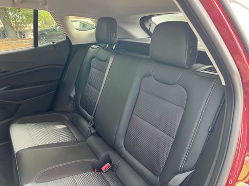 Used 2025 Chevrolet Trax LT image 34