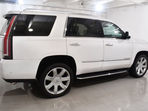 Used 2018 Cadillac Escalade Luxury AWD/4WD image 11