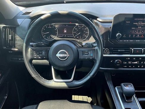 Used 2022 Nissan Pathfinder SV image 8