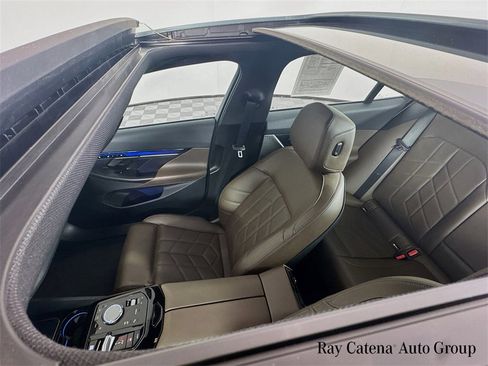 Used 2024 BMW 540i xDrive w/ Premium Package image 23