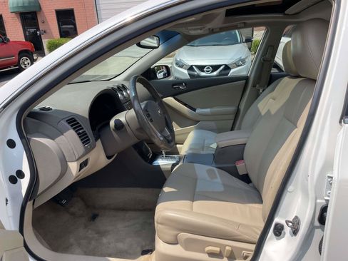 Used 2010 Nissan Altima 2.5 SL w/ SL Pkg FWD image 4