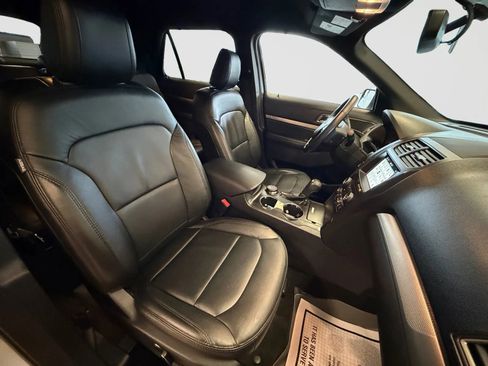 Used 2018 Ford Explorer XLT w/ Equipment Group 202A AWD/4WD image 20