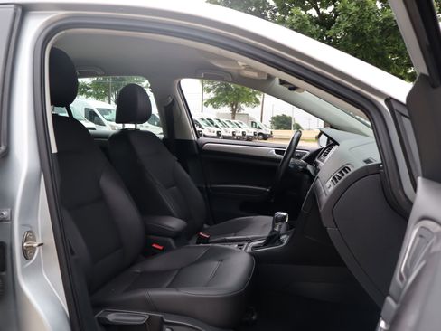Used 2015 Volkswagen e-Golf SEL Premium FWD image 30