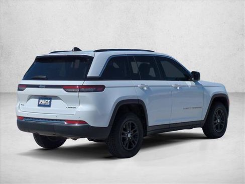 Used 2022 Jeep Grand Cherokee Laredo w/ Luxury Tech Group I AWD/4WD image 5