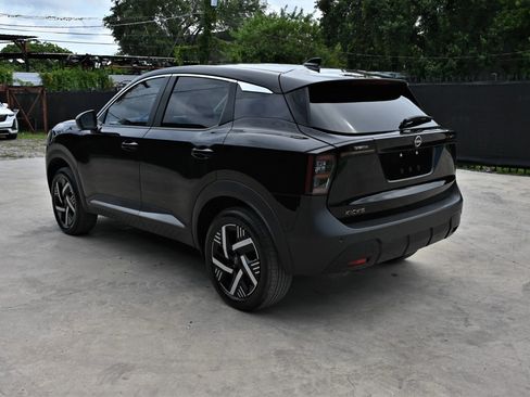 Used 2025 Nissan Kicks SV FWD image 3