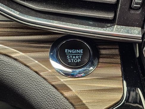 Used 2024 Ford Explorer Limited image 23