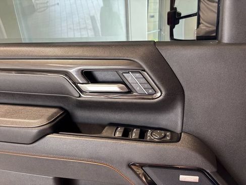 Used 2025 GMC Sierra 2500 AT4 w/ AT4 Premium Plus Package AWD/4WD image 18