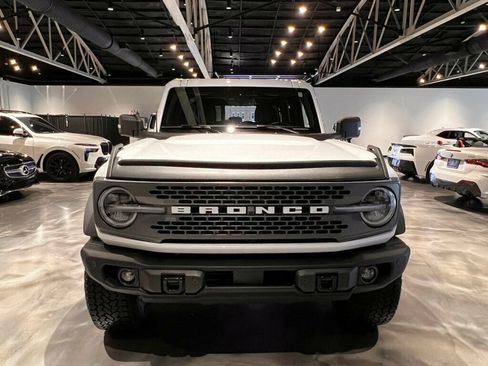 Used 2025 Ford Bronco Badlands image 8