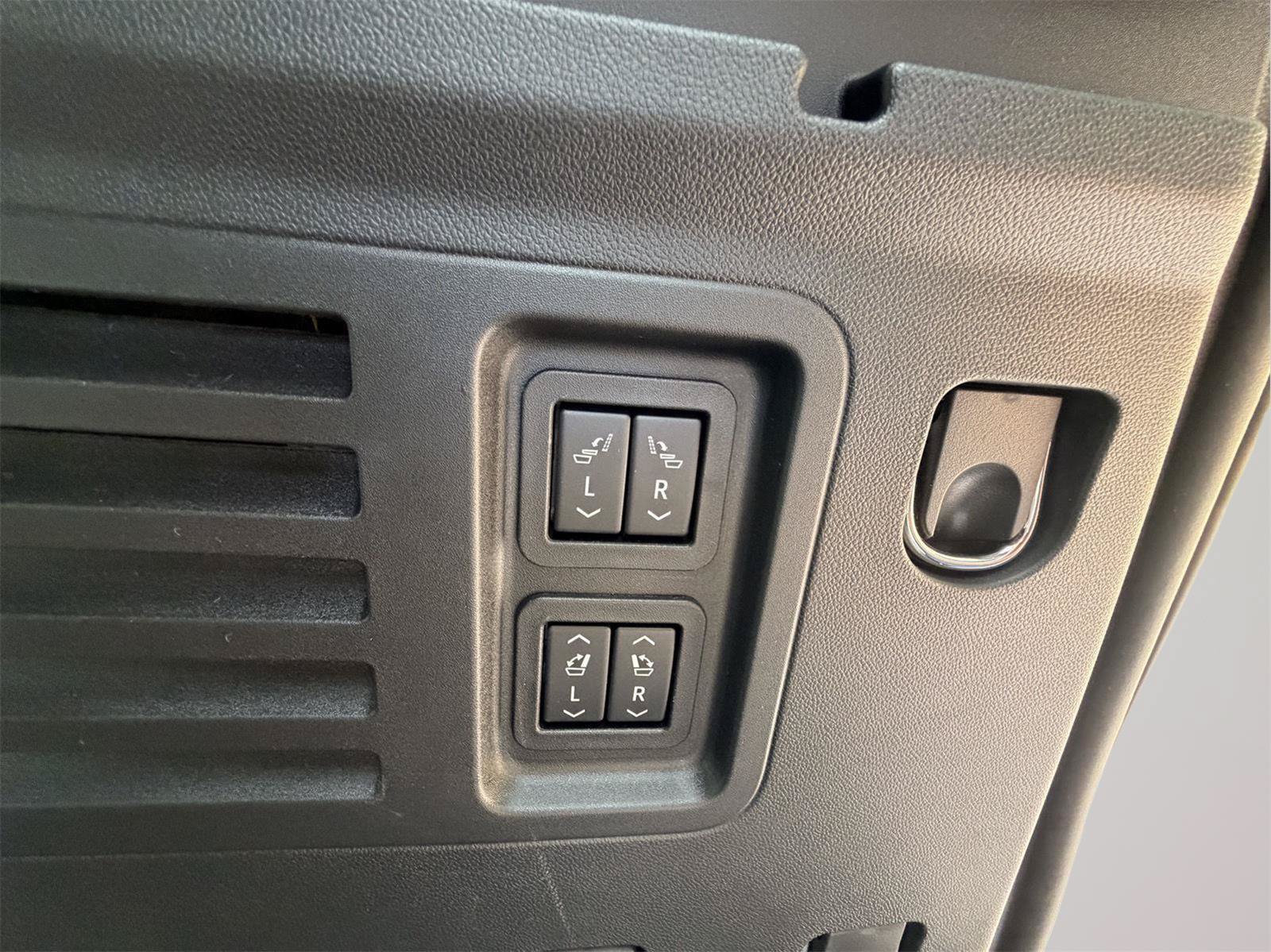 Used 2027 Chevrolet Traverse RS w/ LPO, Floor Liner Package FWD image 13