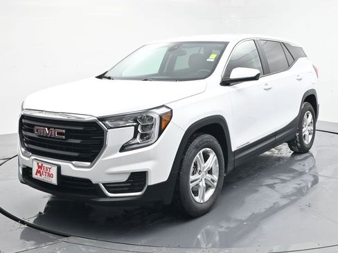 Used 2024 GMC Terrain SLE image 1