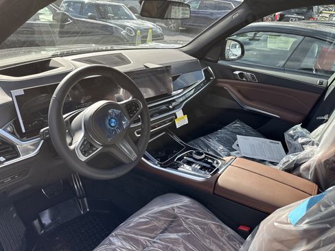 New 2026 BMW X5 xDrive50e w/ Executive Package image 4