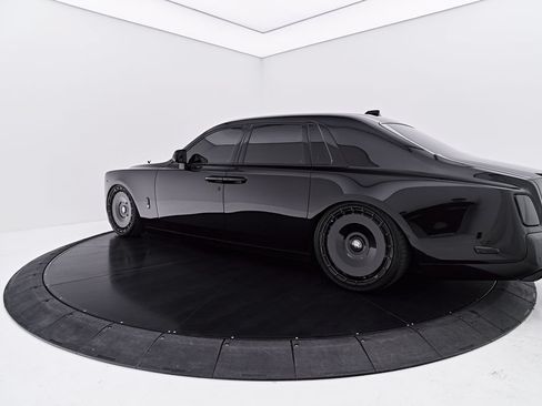 Used 2024 Rolls-Royce Phantom Sedan w/ The Phantom Package RWD image 12
