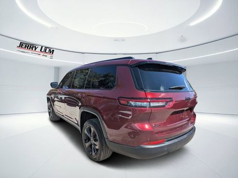 New 2025 Jeep Grand Cherokee L Limited w/ Black Appearance Package AWD/4WD image 5