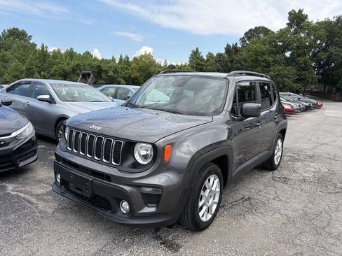 Used 2019 Jeep Renegade Latitude FWD image 2
