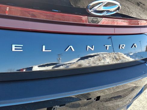 Certified 2023 Hyundai Elantra SEL image 29