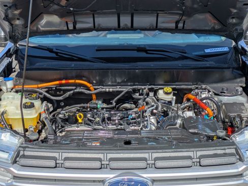 Used 2022 Ford Maverick Lariat FWD image 32