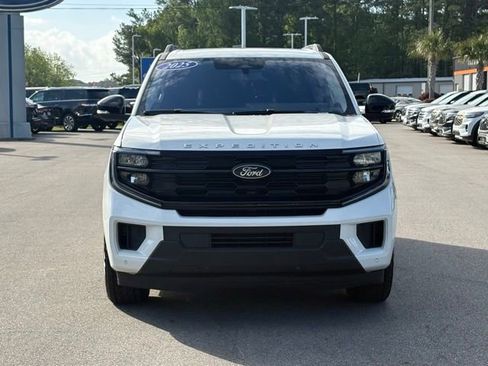 Used 2025 Ford Expedition Active AWD/4WD image 8