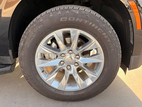 Used 2026 Chevrolet Suburban Premier w/ Sun And Tow Package AWD/4WD image 5
