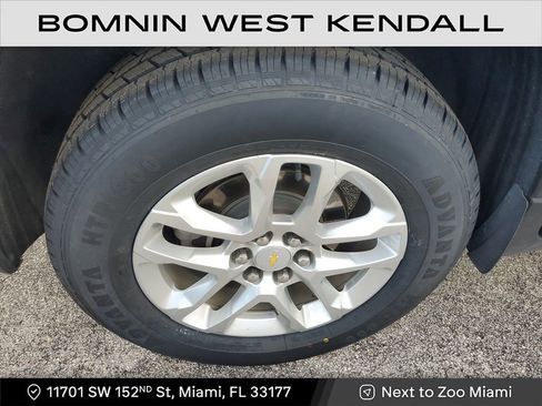 Used 2022 Chevrolet Traverse LS image 9