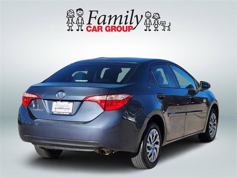 Used 2018 Toyota Corolla LE image 4