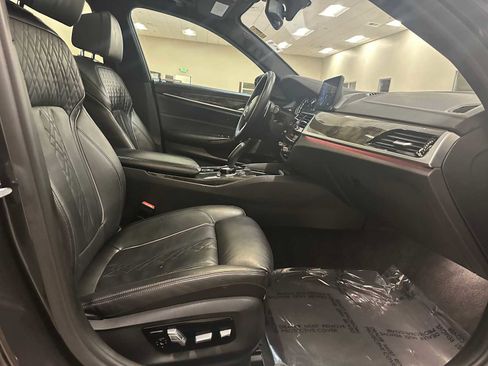 Used 2018 BMW M550i xDrive image 28