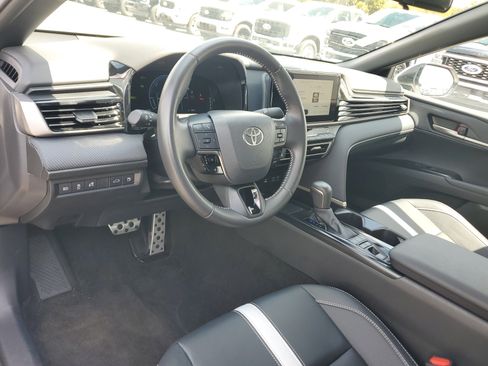 Used 2025 Toyota Camry SE image 8